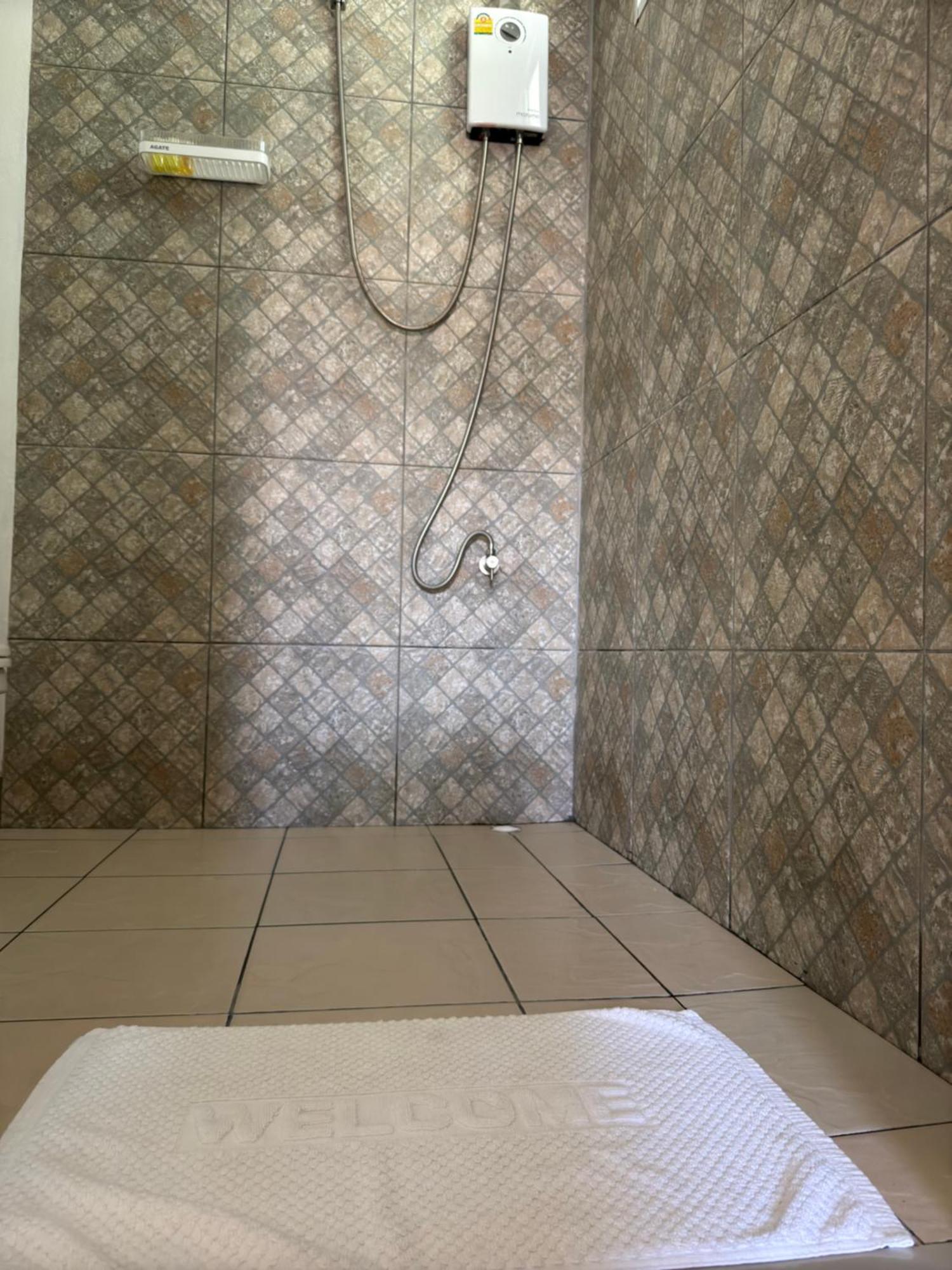 Mem Homestay Csumphon Szoba fotó